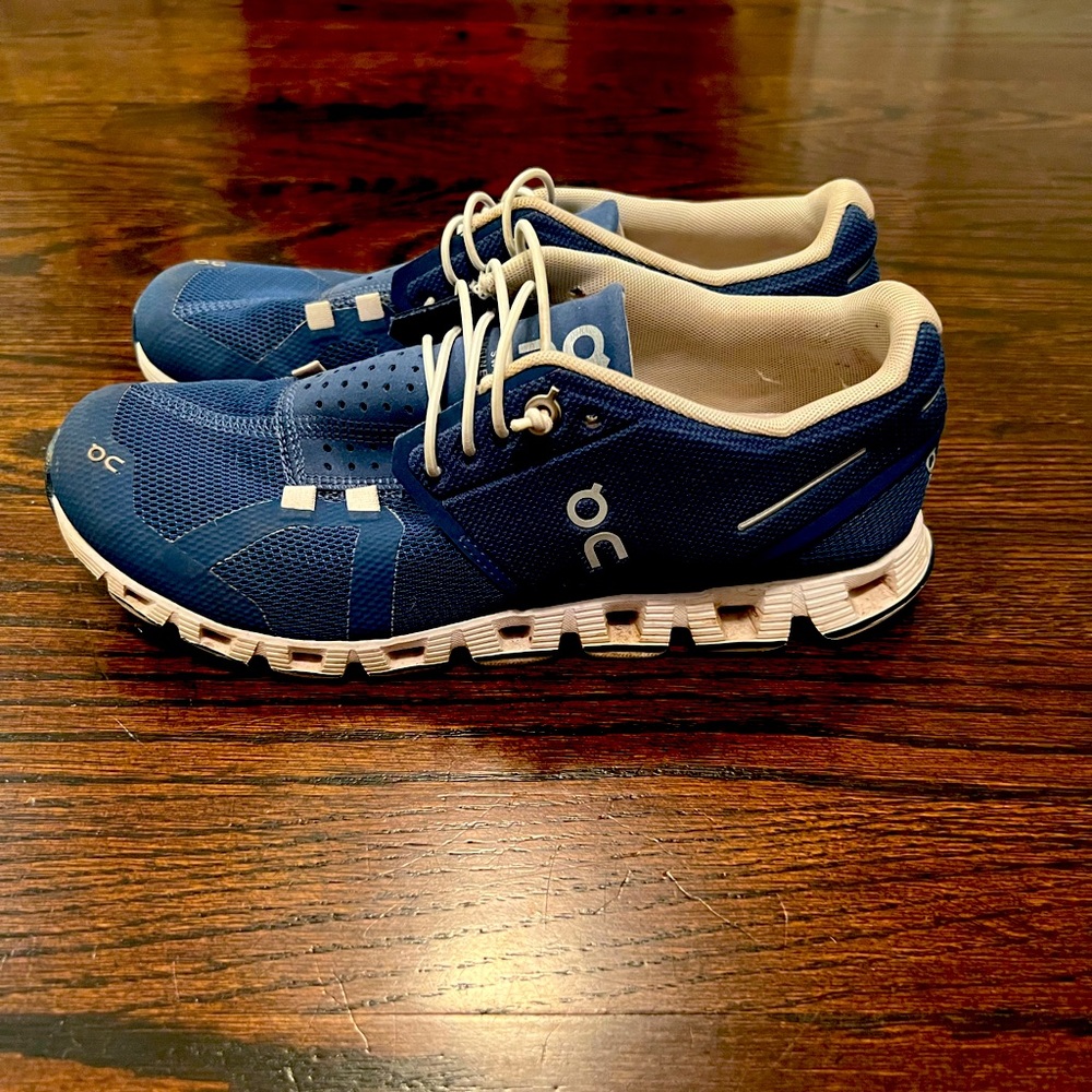 Size 7 ON Running Shoes